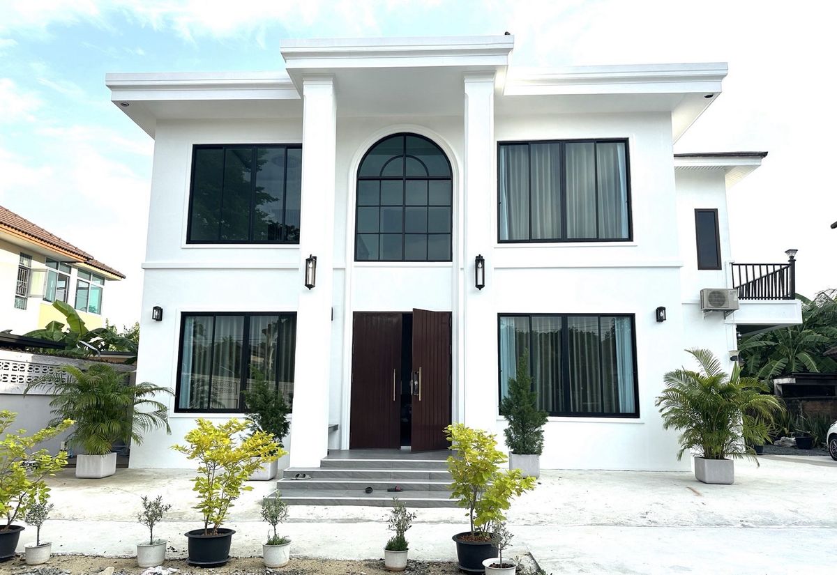 For SaleHousePathum Thani,Rangsit, Thammasat : 📢👇 Fully Renovated Home by the Water way  – Peaceful Surroundings Amid Nature, close to Rangsit University, Vista Golf Course, Future Park Rangsit, HomePro, Gowholesale