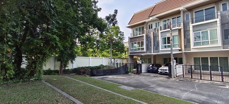 ให้เช่าทาวน์โฮมท่าพระ ตลาดพลู วุฒากาศ : ให้เช่าUrban sathorn ทาวน์โฮมหรูไม่เคยปล่อยเช่า วิวไม่ชนเพื่อนบ้าน บ้านสวยลมดี ไปสาทรสะดวก 064-974-2441