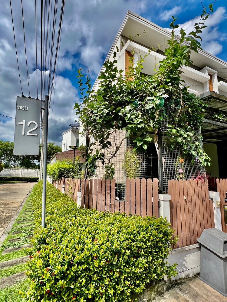 ขายทาวน์โฮมสมุทรปราการ สำโรง : ขายทาวน์โฮมหลังมุม ม.พลีโน่ ศรีนครินทร์-ศรีด่าน 22 เจ้าของอยู่เอง ไม่เคยปล่อยเช่า บ้านสวยสภาพดี เฟอร์ฯครบพร้อมอยู่ ใกล้ MRT ศรีด่าน เพียง 10 นาที ทางเข้า-ออกสะดวก ใกล้สาธารณูปโภค