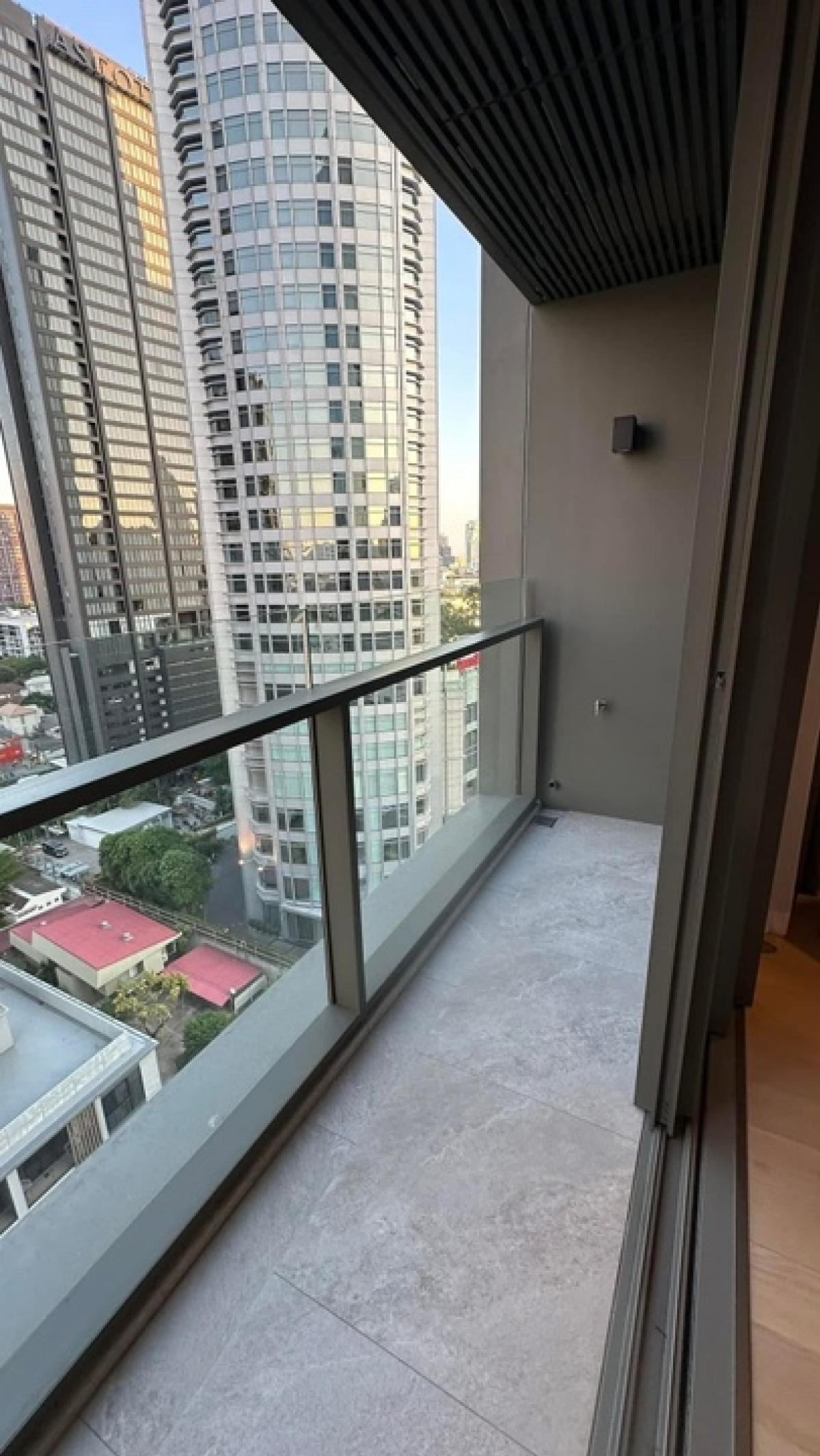 For SaleCondoSukhumvit, Asoke, Thonglor : 📢👇Available for sale December 25, one of the luxury place in Thonglor that very close to BTS and surrounding with many popular restaurants and, super market, coffee shops. Fully furnished.