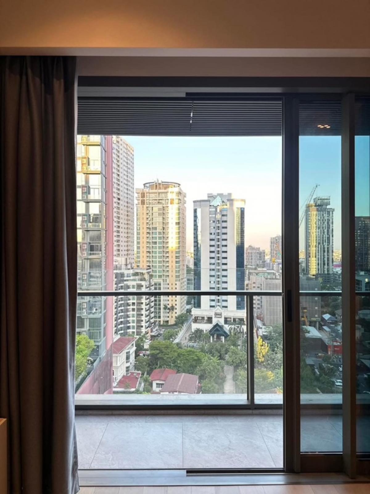 For SaleCondoSukhumvit, Asoke, Thonglor : 📢👇Available for sale December 25, one of the luxury place in Thonglor that very close to BTS and surrounding with many popular restaurants and, super market, coffee shops. Fully furnished.