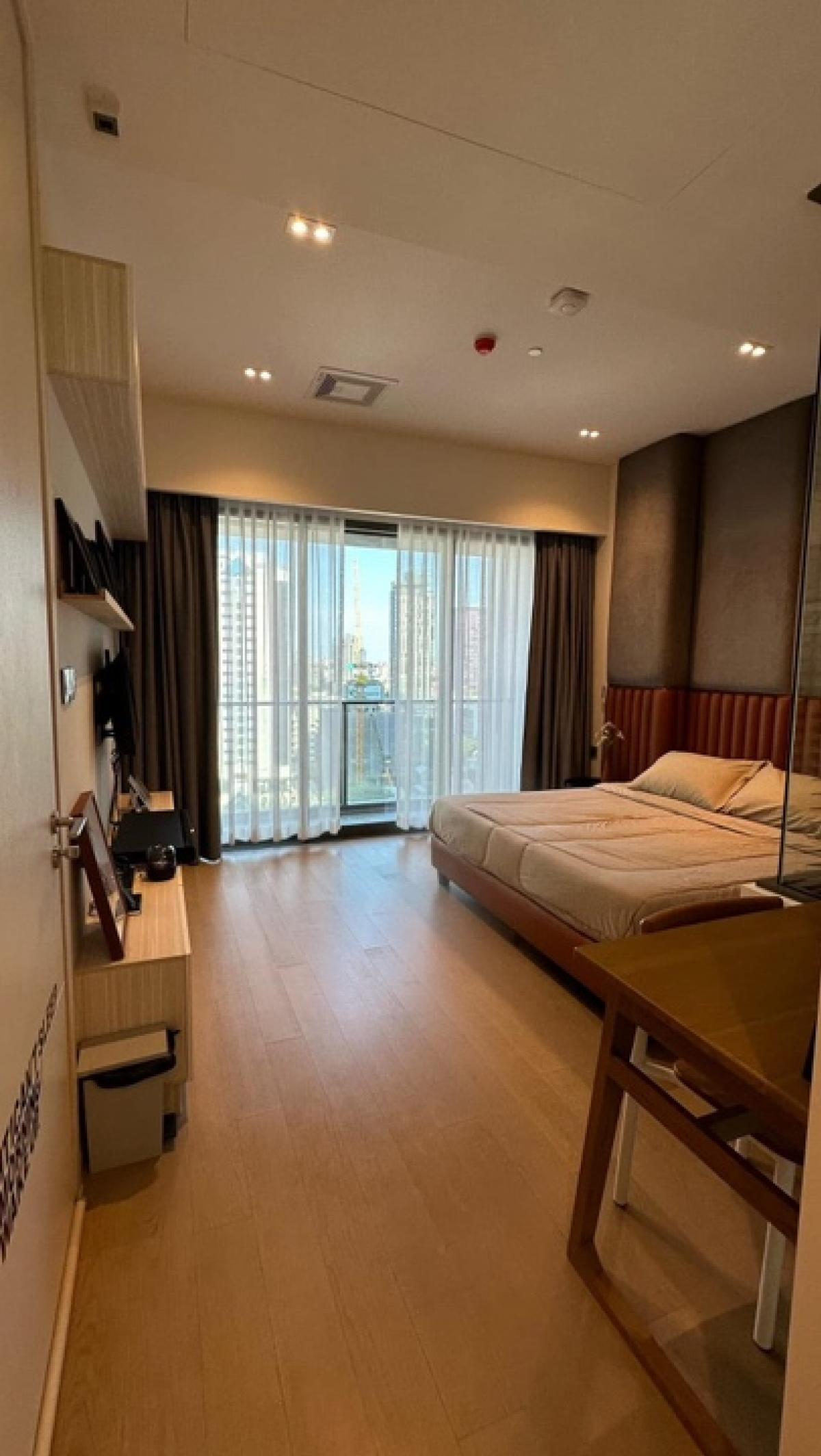 For SaleCondoSukhumvit, Asoke, Thonglor : 📢👇Available for sale December 25, one of the luxury place in Thonglor that very close to BTS and surrounding with many popular restaurants and, super market, coffee shops. Fully furnished.