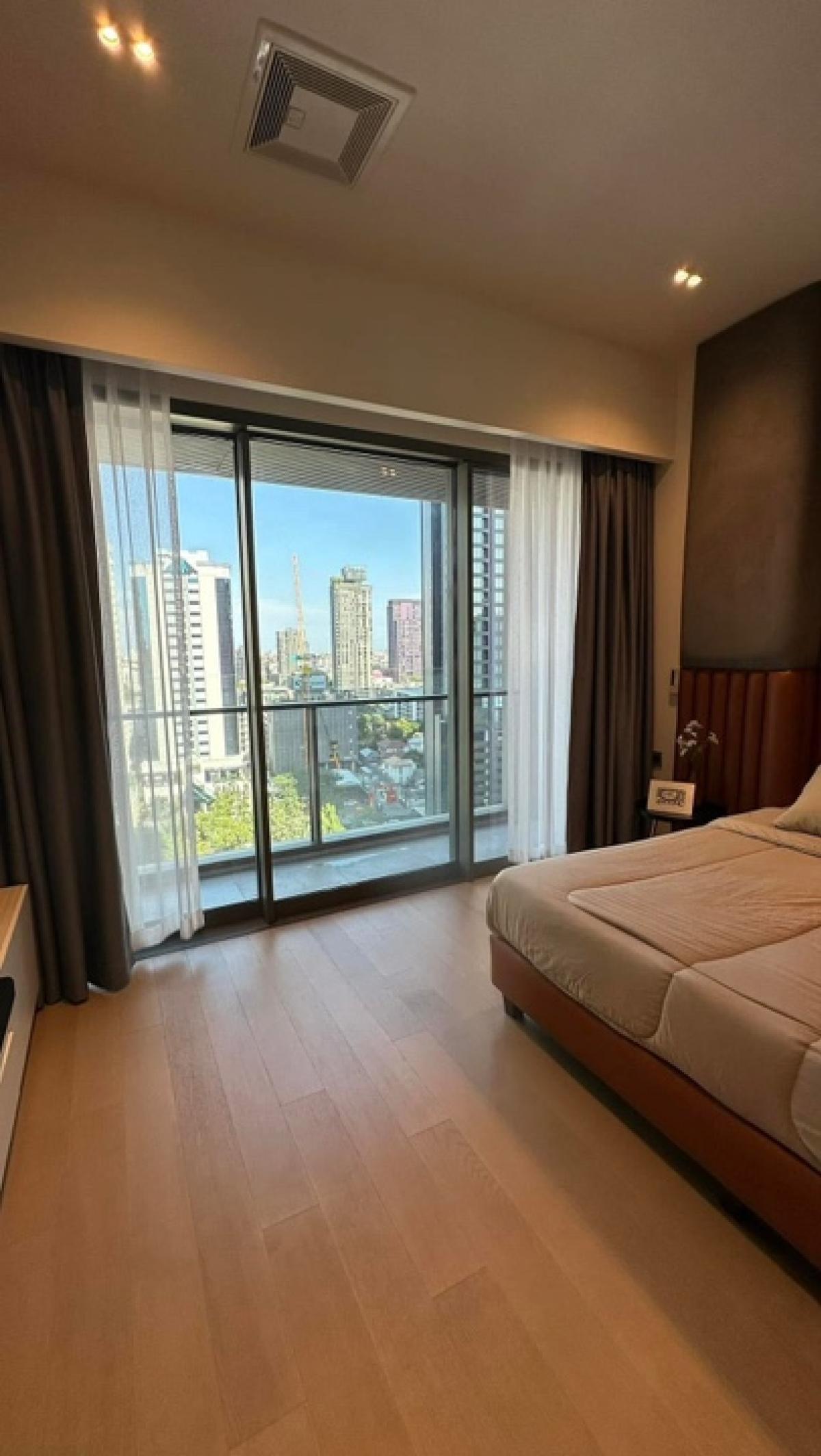 For SaleCondoSukhumvit, Asoke, Thonglor : 📢👇Available for sale December 25, one of the luxury place in Thonglor that very close to BTS and surrounding with many popular restaurants and, super market, coffee shops. Fully furnished.