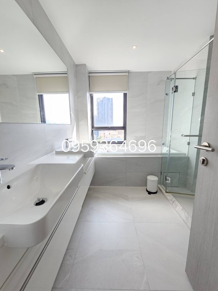 For RentCondoSukhumvit, Asoke, Thonglor : 2 Beds with modern decoration only few steps from BTS Ekkamai