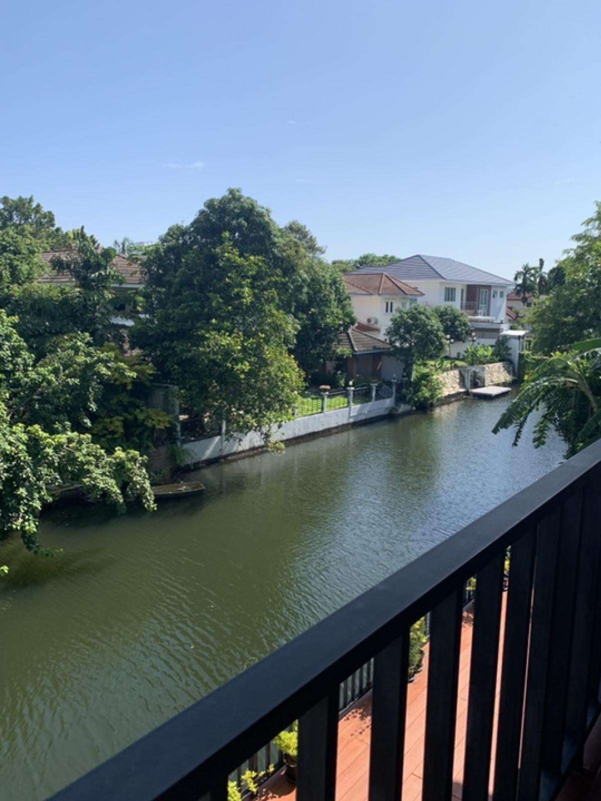 ขายบ้านปทุมธานี รังสิต ธรรมศาสตร์ : 📢👇 บ้านปรัปปรุง ตกแต่งใหม่ ทั้งหลัง อยู่ริมน้ำ บรรยากาศเงียบ สงบ ท่ามกลางธรรมชาติ ใกล้ ม.รังสิต, สนามกอล์ฟวิสต้า, Future Parkรังสิต, HomePro, Gowholesale 
