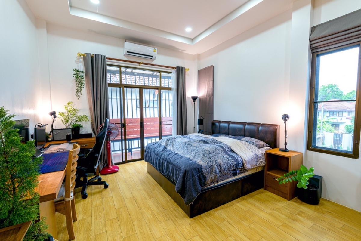 ขายบ้านปทุมธานี รังสิต ธรรมศาสตร์ : 📢👇 บ้านปรัปปรุง ตกแต่งใหม่ ทั้งหลัง อยู่ริมน้ำ บรรยากาศเงียบ สงบ ท่ามกลางธรรมชาติ ใกล้ ม.รังสิต, สนามกอล์ฟวิสต้า, Future Parkรังสิต, HomePro, Gowholesale 
