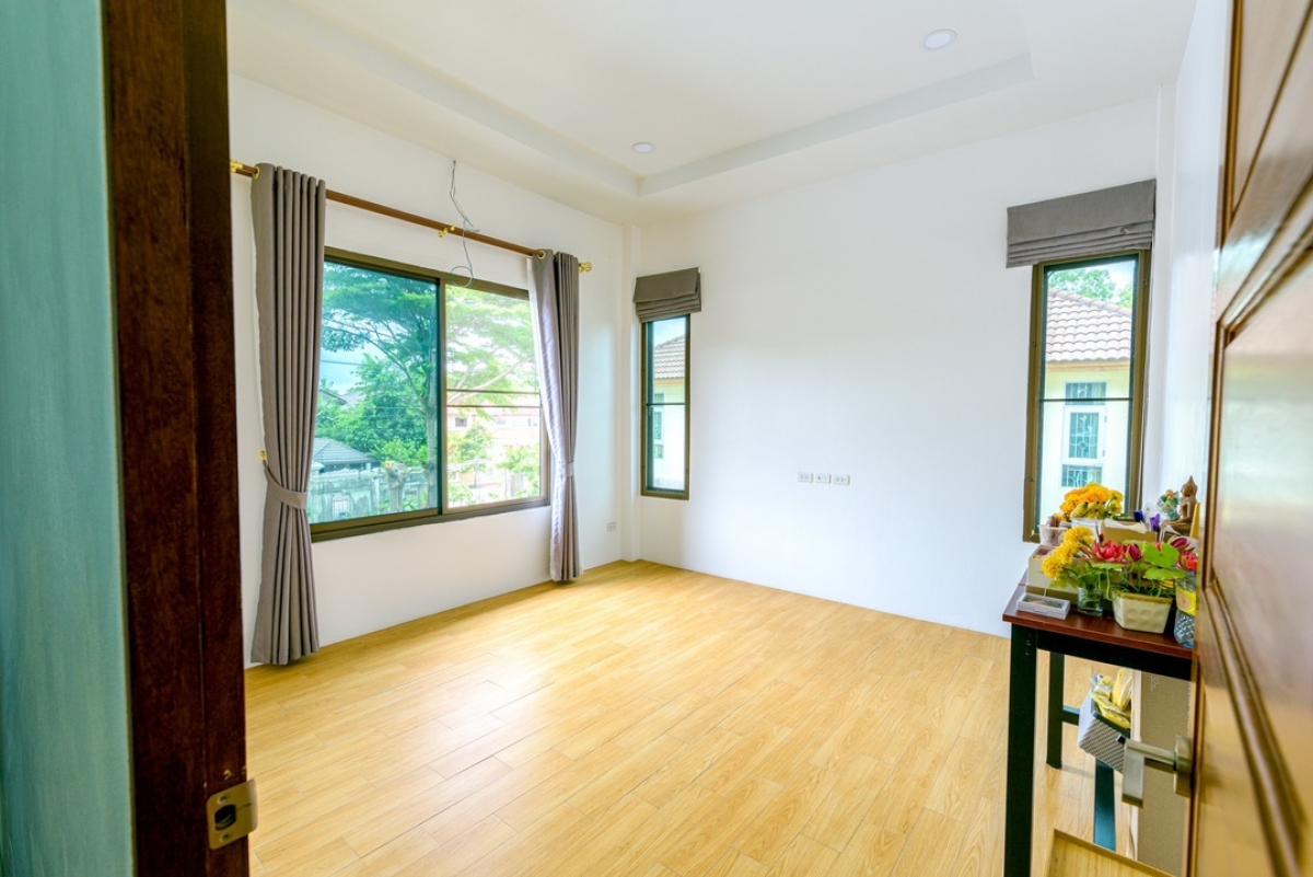 ขายบ้านปทุมธานี รังสิต ธรรมศาสตร์ : 📢👇 บ้านปรัปปรุง ตกแต่งใหม่ ทั้งหลัง อยู่ริมน้ำ บรรยากาศเงียบ สงบ ท่ามกลางธรรมชาติ ใกล้ ม.รังสิต, สนามกอล์ฟวิสต้า, Future Parkรังสิต, HomePro, Gowholesale 
