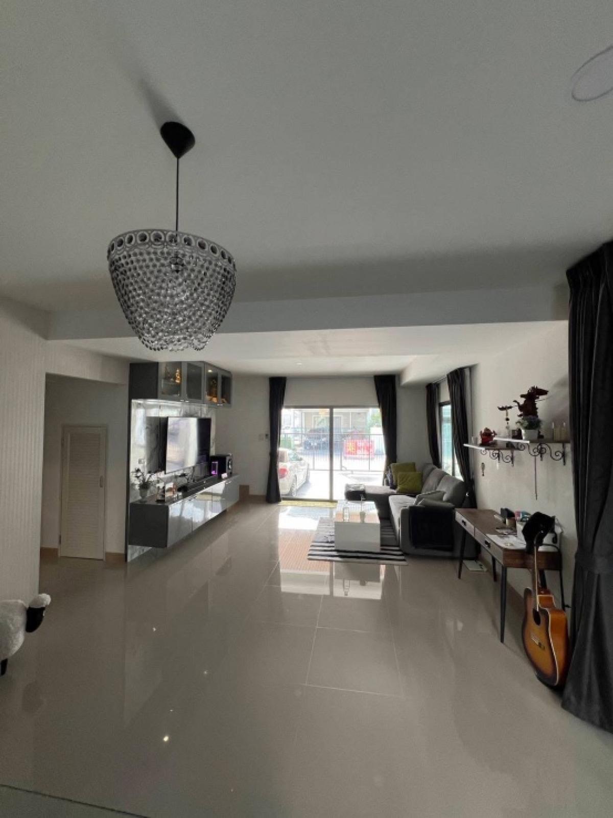 ขายบ้านพัทยา บางแสน ชลบุรี สัตหีบ : Life in the garden