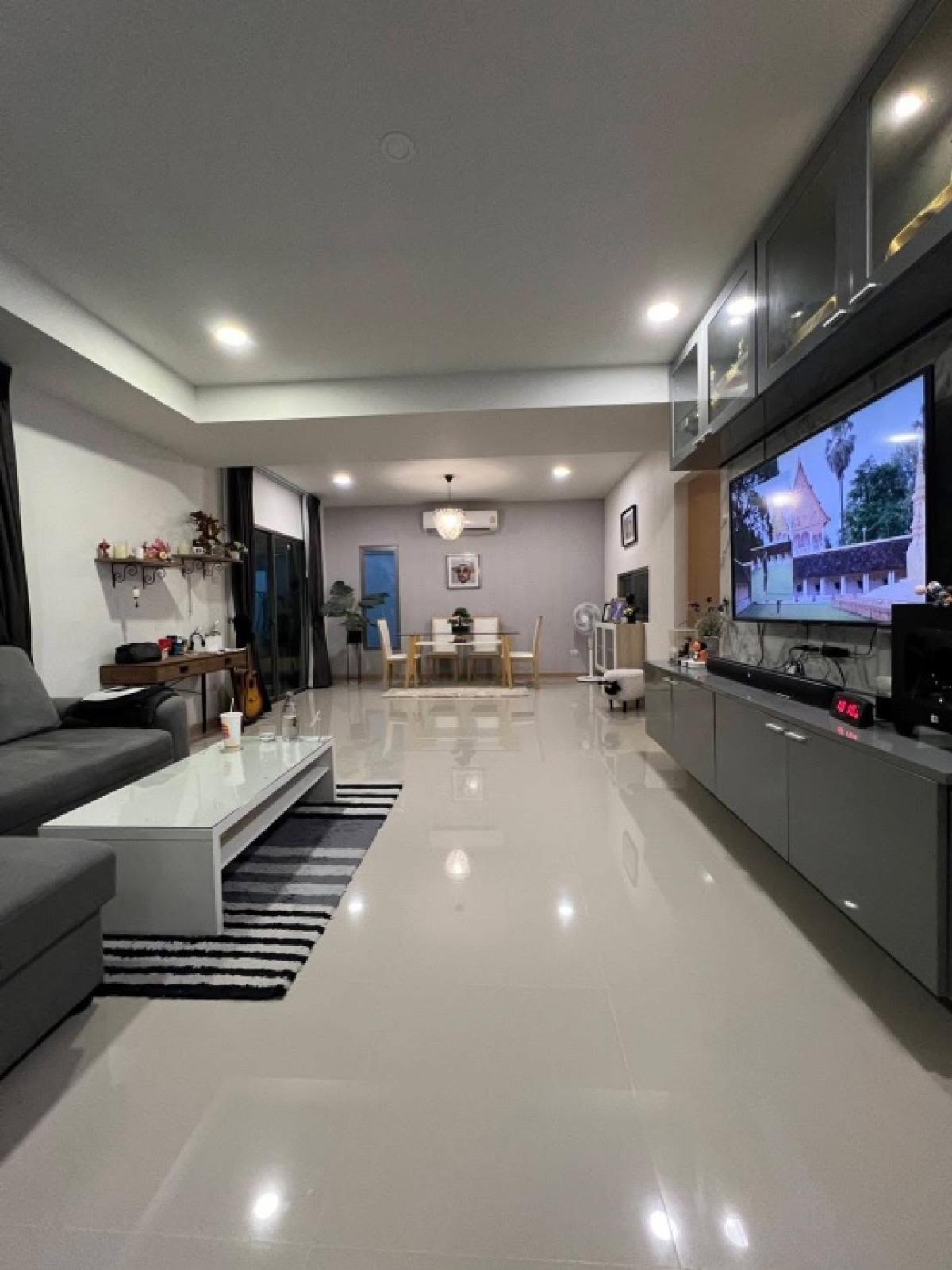 ขายบ้านพัทยา บางแสน ชลบุรี สัตหีบ : Life in the garden