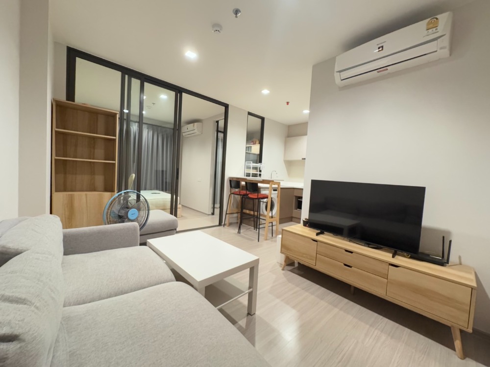 ให้เช่าคอนโดท่าพระ ตลาดพลู วุฒากาศ : Life Sathorn Sierra ห้องสวย 1 ห้องนอน 1 ห้องแต่งตัว เฟอนิเจ้อครบ พร้อมให้เช่าได้เลยครับ