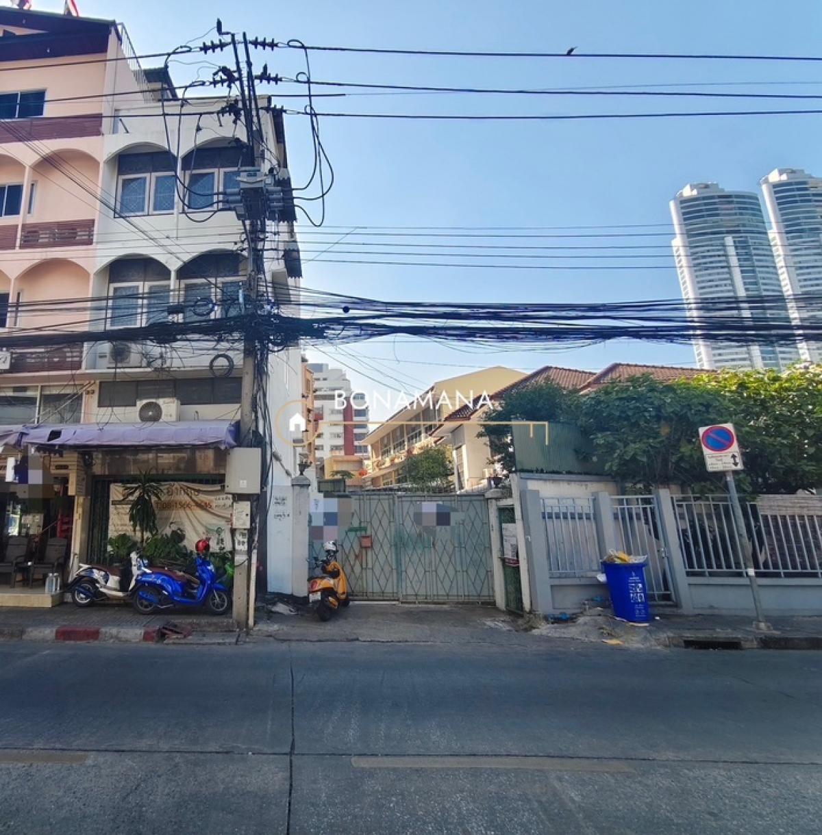 For RentRetail SpaceSukhumvit, Asoke, Thonglor : Commercial space for rent, Phrom Phong(BTS Phrom Phong 1.4km)