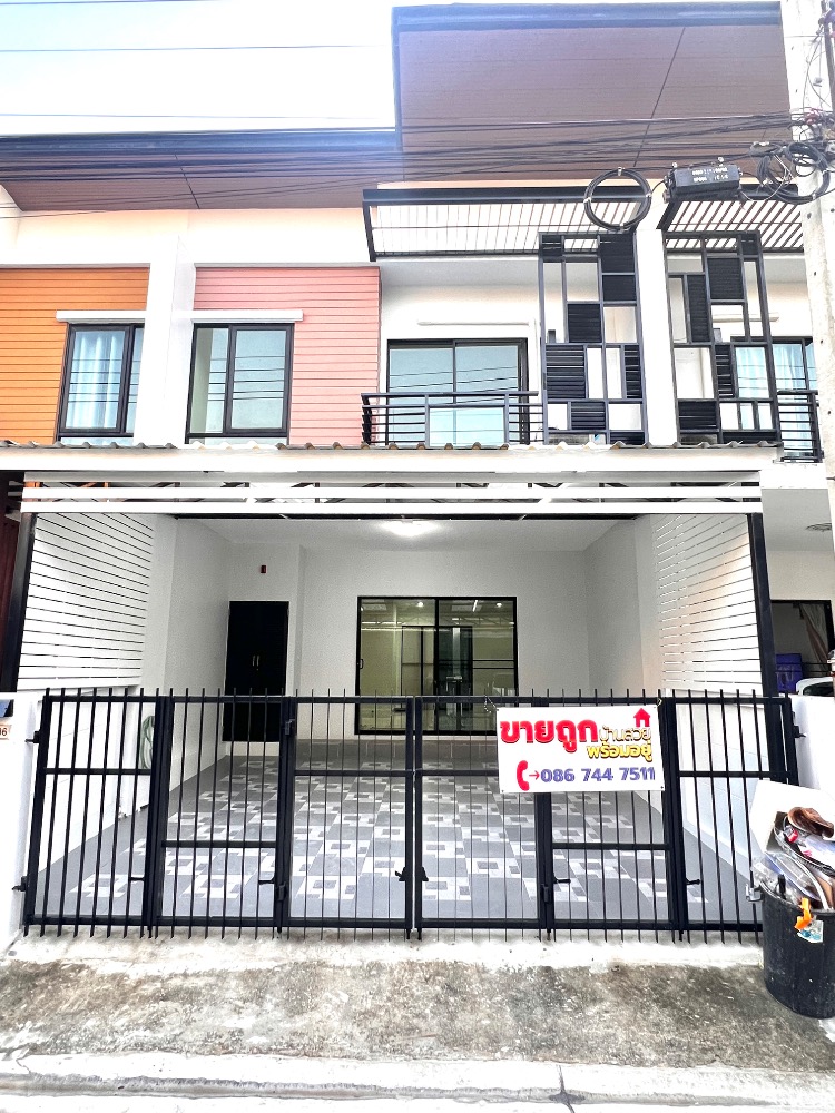 For SaleTownhomeBangna, Bearing, Lasalle : For sale: iFeel Bangna, newly decorated, ready to move in