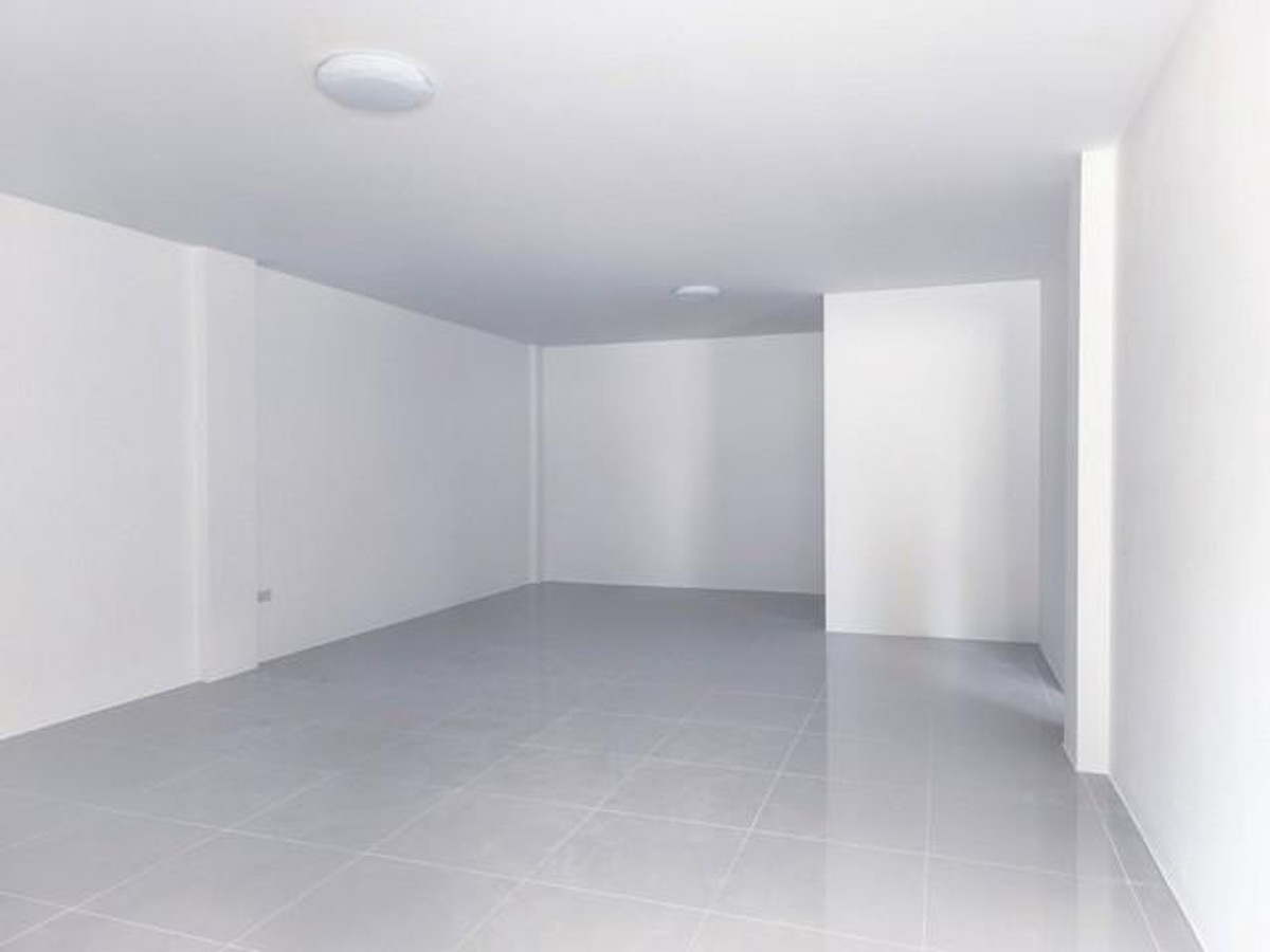 ให้เช่าโกดังออฟฟิศ 537.5 ตร.ม.ย่านปทุมธานีคลองหลวงความสูง8เมตรระบบไฟฟ้า3เฟสใกล้ตลาดไท โกดังโล่งโปร่งสบาย โครงสร้างเหล็กแข็งแรง เหล็กไอบีม Loading...