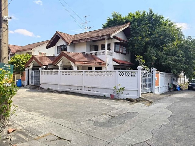 For SaleHouseLadprao101, Happy Land, The Mall Bang Kapi : For sale: 2-storey detached house, 56 square wah, Lat Phrao 101, Bang Kapi, Pimthong Village, near MRT Lat Phrao 101, along the expressway, Pho Kaeo, for sale as is.