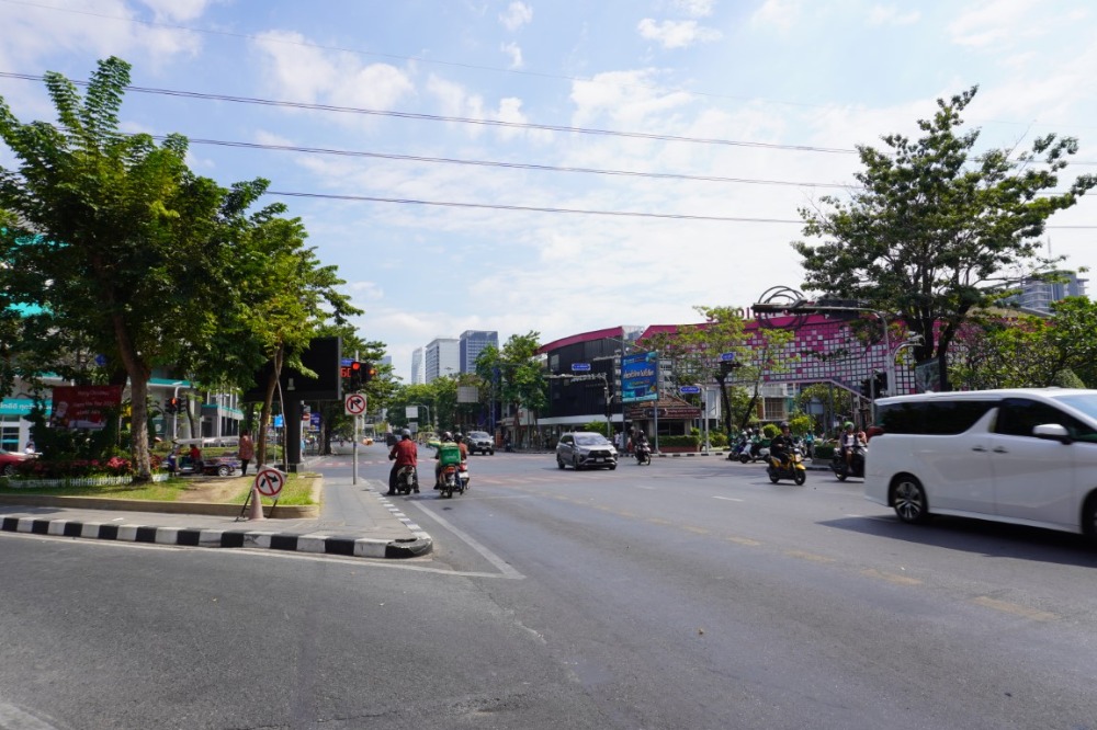 For SaleHouseSiam Paragon ,Chulalongkorn,Samyan : For Sale: 3-Story Detached House in Rama 1, Pathumwan, Near BTS Nation