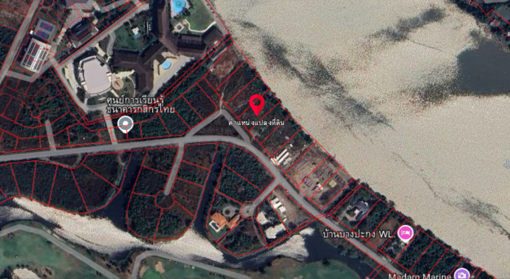 For SaleLandChachoengsao : Land for sale, filled in, 1-1-59 rai, next to Bang Pakong River, next to Bang Pakong Riverside Country Club golf course.