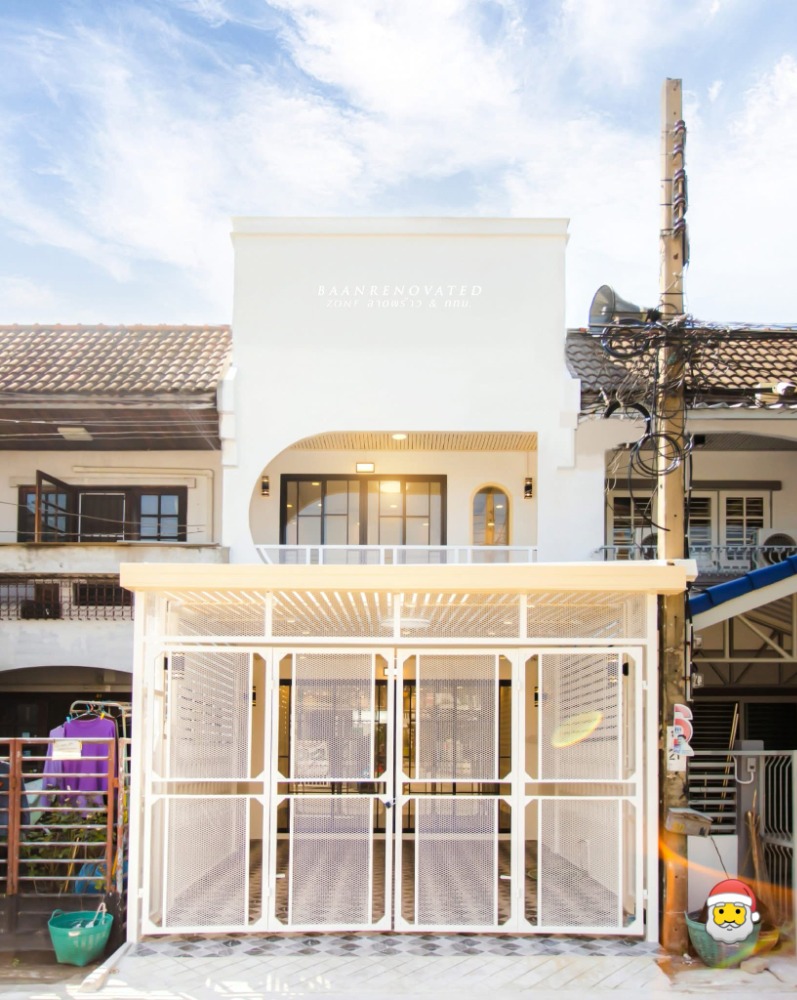 For SaleTownhomeLadprao101, Happy Land, The Mall Bang Kapi : 🔥 Selling at a special price, 2-storey townhouse, minimalist style, cute, Sindhorn Village, Happyland Road, 2 bedrooms, 2 bathrooms, ready to open for reservation. A house in a light tone, sweet, clean, don't miss it. #Price only 2.99