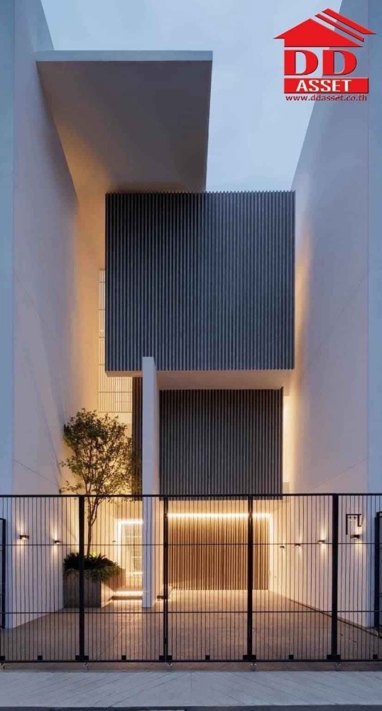 For RentHouseBangna, Bearing, Lasalle : For rent: Luxury house with elevator, can be used as a home office, next to Mega Bangna, code: H8152