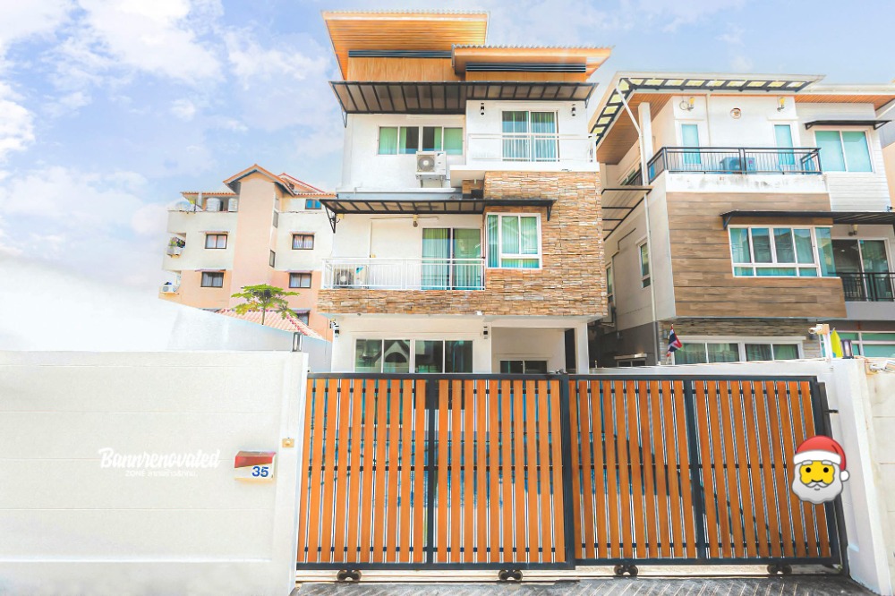 For SaleTownhomeLadprao101, Happy Land, The Mall Bang Kapi : 🔥 Selling at a special price, 3-storey townhouse, Big size, large house!!! Lat Phrao 110, Soi 4, usable area of ​​627.6 sq m., 4 bedrooms, 4 bathrooms