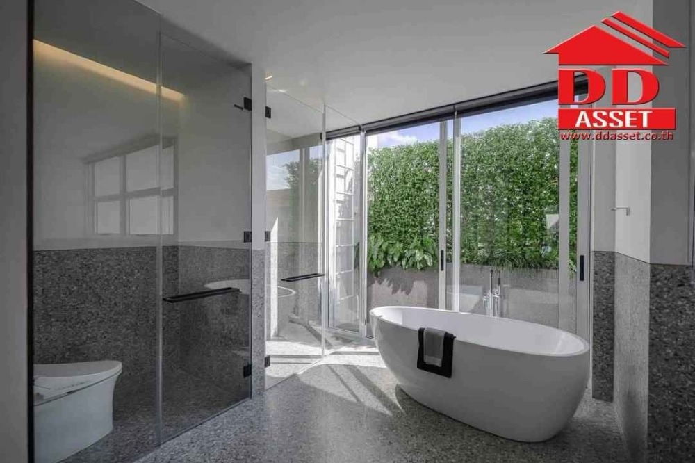 For RentHouseBangna, Bearing, Lasalle : For rent: Luxury house with elevator, can be used as a home office, next to Mega Bangna, code: H8152