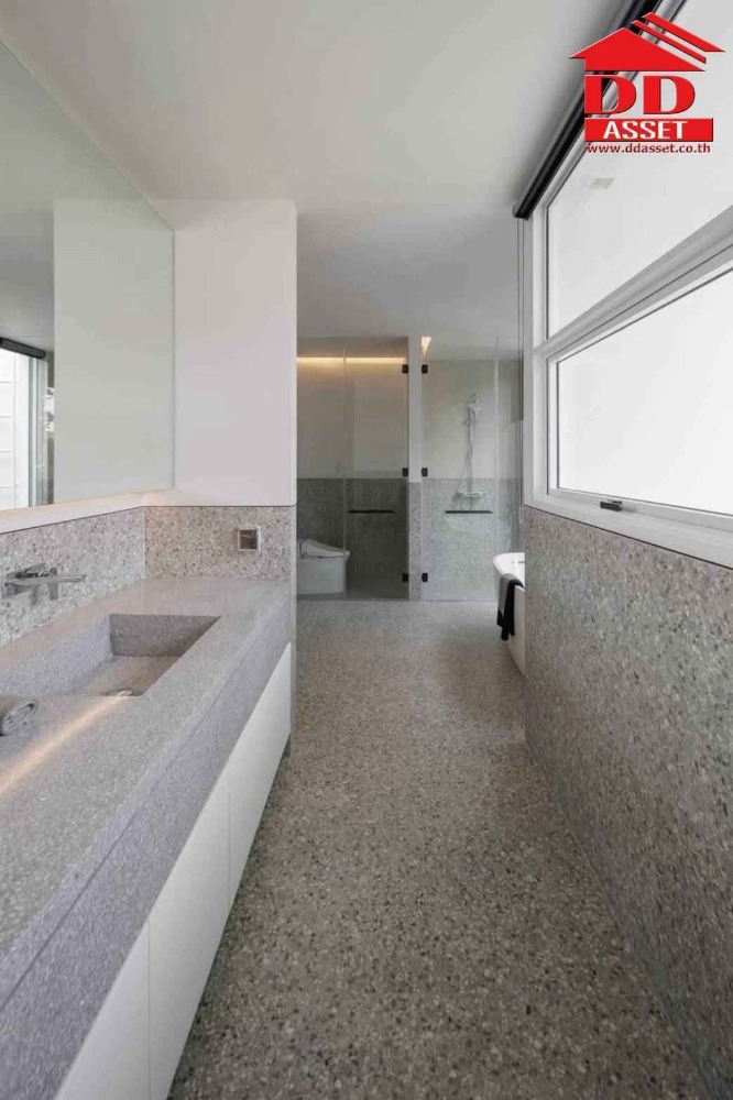 For RentHouseBangna, Bearing, Lasalle : For rent: Luxury house with elevator, can be used as a home office, next to Mega Bangna, code: H8152