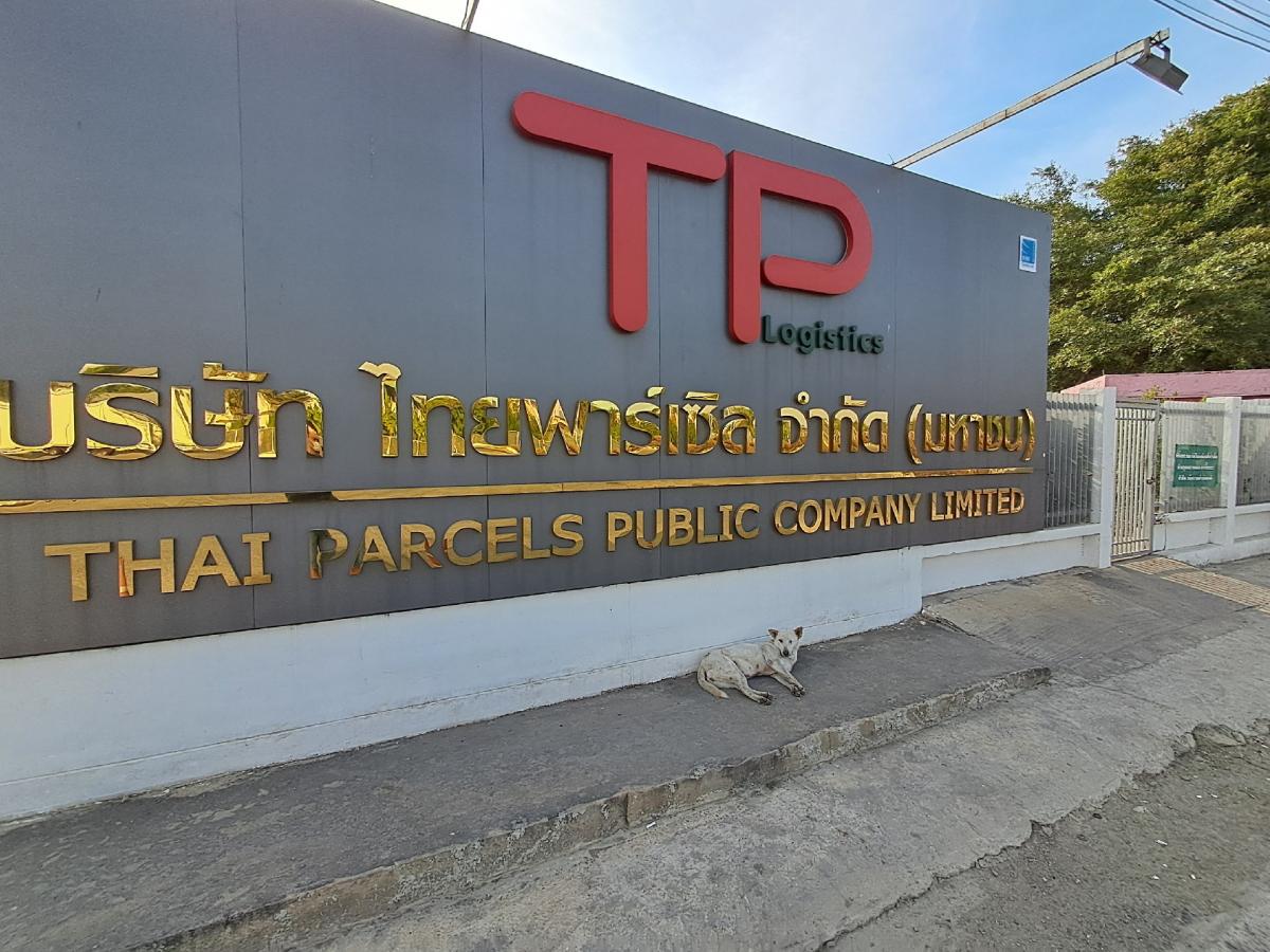 For SaleLandLadkrabang, Suwannaphum Airport : Land for sale 8-3-53 rai, approximately 42 meters wide Located at the entrance to Lat Krabang, inbound, suitable for village and advertisement, warehouse