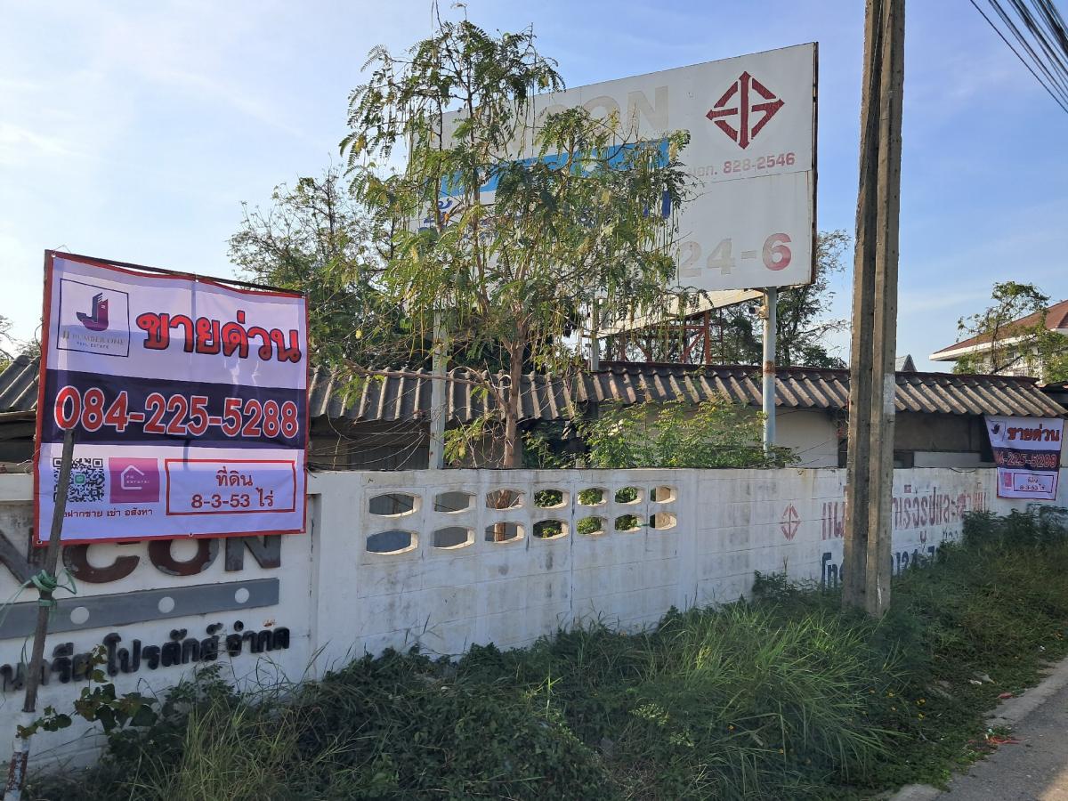For SaleLandLadkrabang, Suwannaphum Airport : Land for sale 8-3-53 rai, approximately 42 meters wide Located at the entrance to Lat Krabang, inbound, suitable for village and advertisement, warehouse