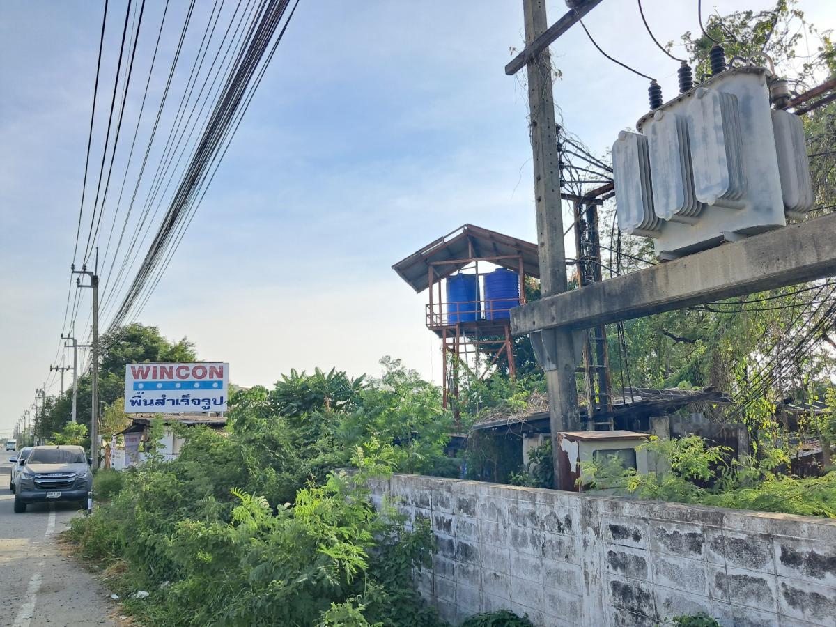 For SaleLandLadkrabang, Suwannaphum Airport : Land for sale 8-3-53 rai, approximately 42 meters wide Located at the entrance to Lat Krabang, inbound, suitable for village and advertisement, warehouse