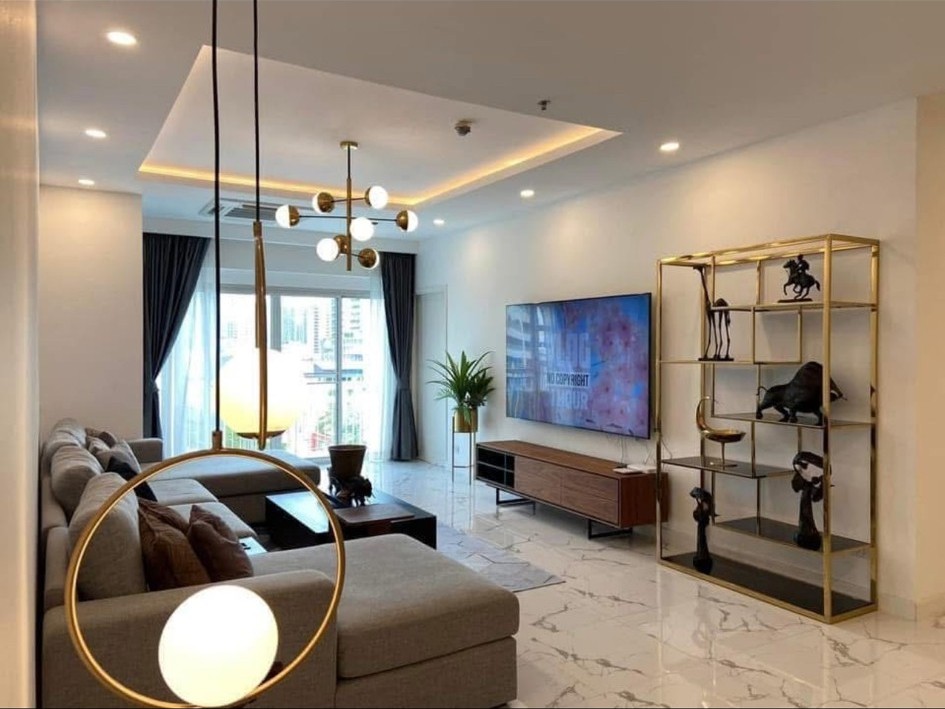 For RentCondoSukhumvit, Asoke, Thonglor : ❖ Prime Location ❖ 05+ floor | 137.09 sqm | 2 bedrooms, 2 Bathrooms | Close to BTS Thonglor and Ekamai, 4 minutes away.
