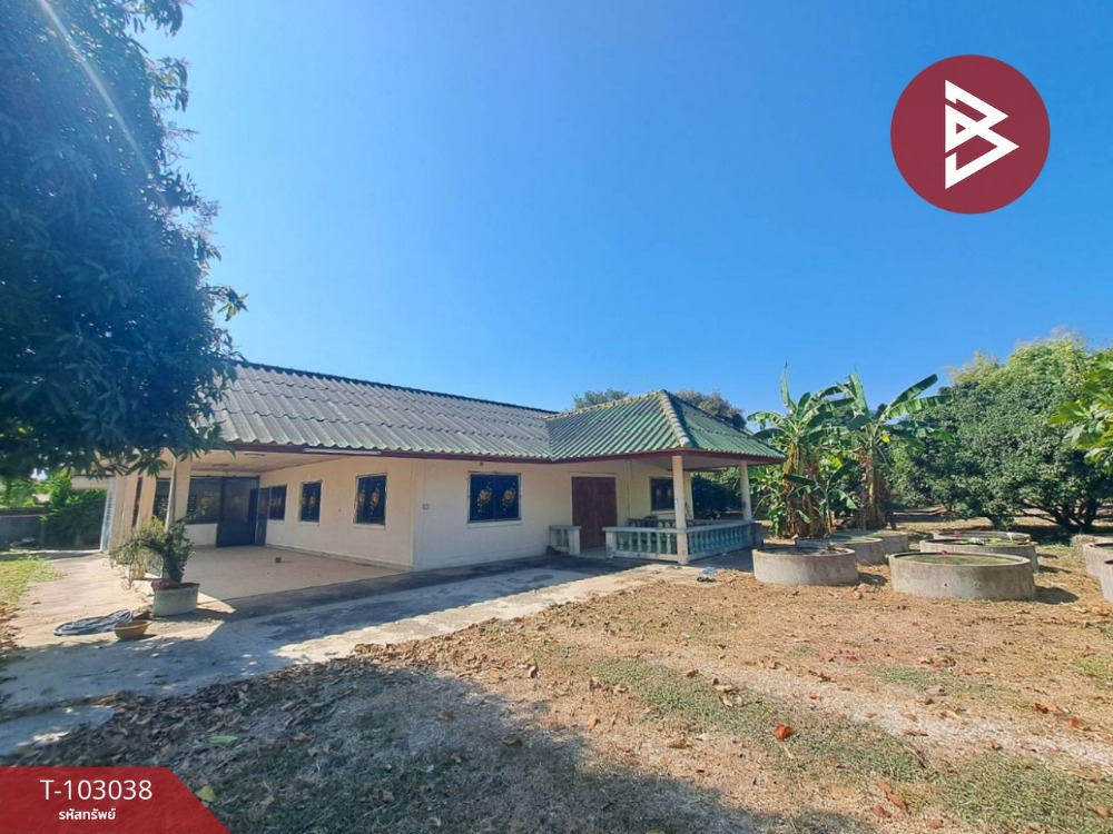 For SaleLandNakhon Sawan : Land for sale with buildings, 4 rai, 2 ngan, 35 square wa, Nakhon Sawan Tok, Nakhon Sawan