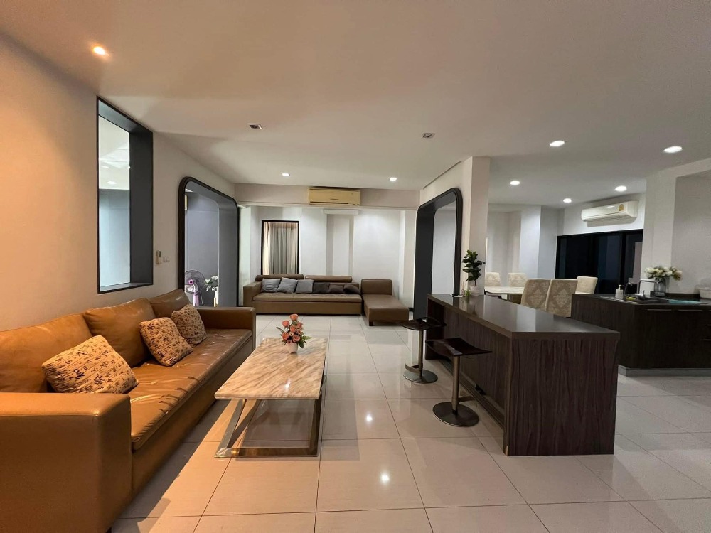 ให้เช่าบ้านรัชดา ห้วยขวาง : บ้านเดี่ยว 5 ห้องนอน สุดหรู ใจกลางรัชดา–สุทธิสาร–ห้วยขวาง พื้นที่กว้างขวาง พร้อมอยู่! ใกล้โรงเรียนนานาชาติชั้นนำ ราคาต่อรองได้