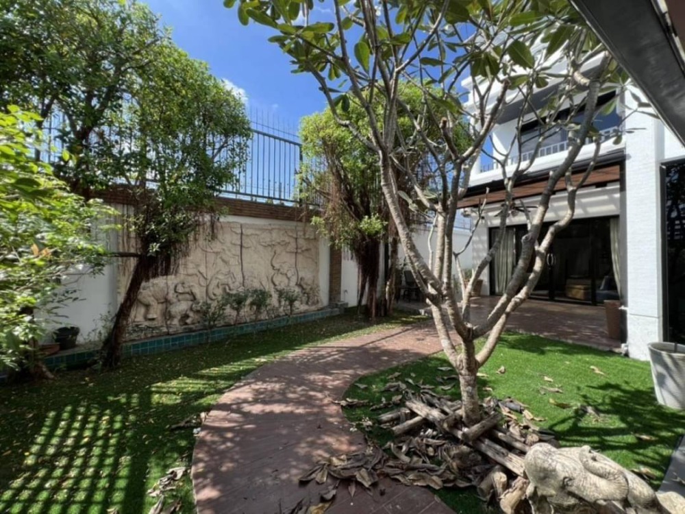 For RentHouseRatchadapisek, Huaikwang, Suttisan : Spacious 5-BR Luxury Home | Ratchada–Sutthisan–Huai Khwang, near well-known International Schools, Ideal for Family Living