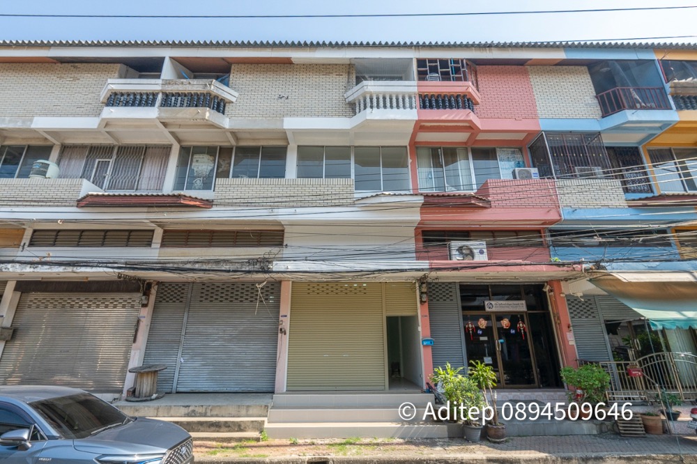 For SaleShop HouseSamut Prakan,Samrong : Commercial building for sale, Theparak 60 m. Sri Charoen Villa, size 1 unit, 3 and a half floors, 18 sq m., near Sinphaet Hospital, Siam Commercial Bank Theparak Branch