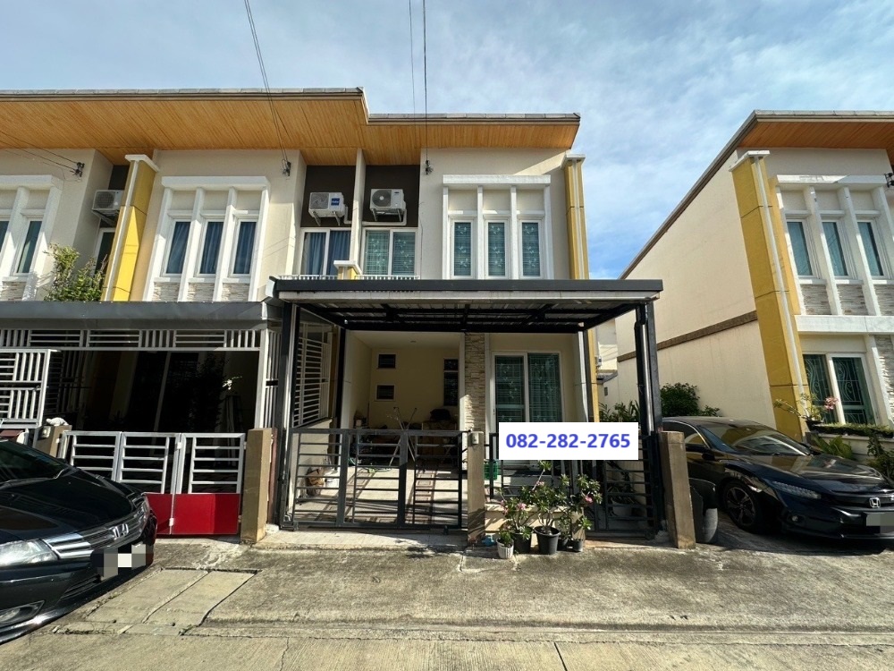 For SaleTownhomeLadkrabang, Suwannaphum Airport : Corner house, 16.9 sq m, 3 bedrooms, 2 bathrooms, 2-storey townhouse, Golden Town, On Nut, Lat Krabang