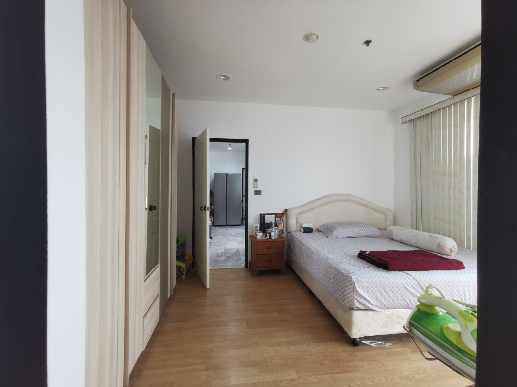 ขายคอนโดสาทร นราธิวาส : ขาย คอนโด สาธร เฮ้าส์ คอนโดมิเนียม 75.66 ตรม พร้อมอยู่ ติด BTS สุรศักดิ์.