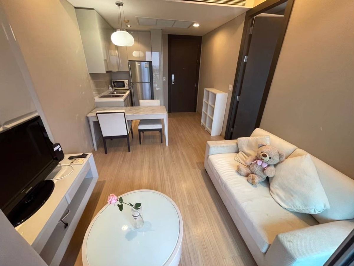 For SaleCondoRatchathewi,Phayathai : 🔥 Dont miss out on this huge discount! 🔥 ​​🏙️ The Address Phayathai 📍 2 bedrooms | 1 bathroom | Size 63.98 sq.m. 💸 Selling for only 8,490,000 baht (negotiable!) 📞 Call: 086-746-8882 (K. Cooper)