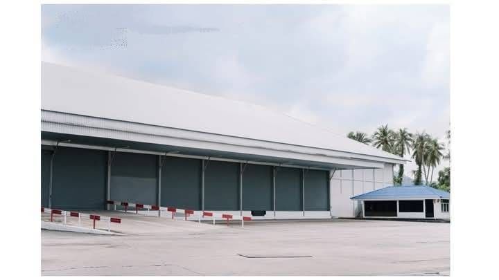 For RentWarehouseSriracha Laem Chabang Ban Bueng : Warehouse for rent, Chonburi-Ban Bueng Road, size 4,698 sq m.