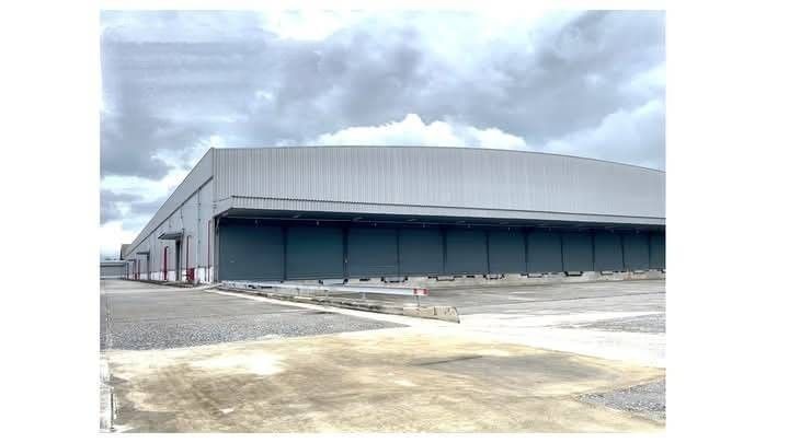 For RentWarehouseSriracha Laem Chabang Ban Bueng : Warehouse for rent, Chonburi-Ban Bueng Road, size 17,298 sq m.