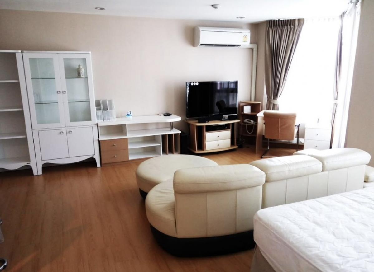 For RentCondoRatchathewi,Phayathai : ❤️❤️ For rent, Noble House Phaya Thai condo, size 47 sq m, studio, 21st floor, near BTS Phaya Thai, only 200 meters, very good condition room, renovated (as shown in the picture), complete furniture, TV, microwave, refrigerator, water heater, rental fee 1