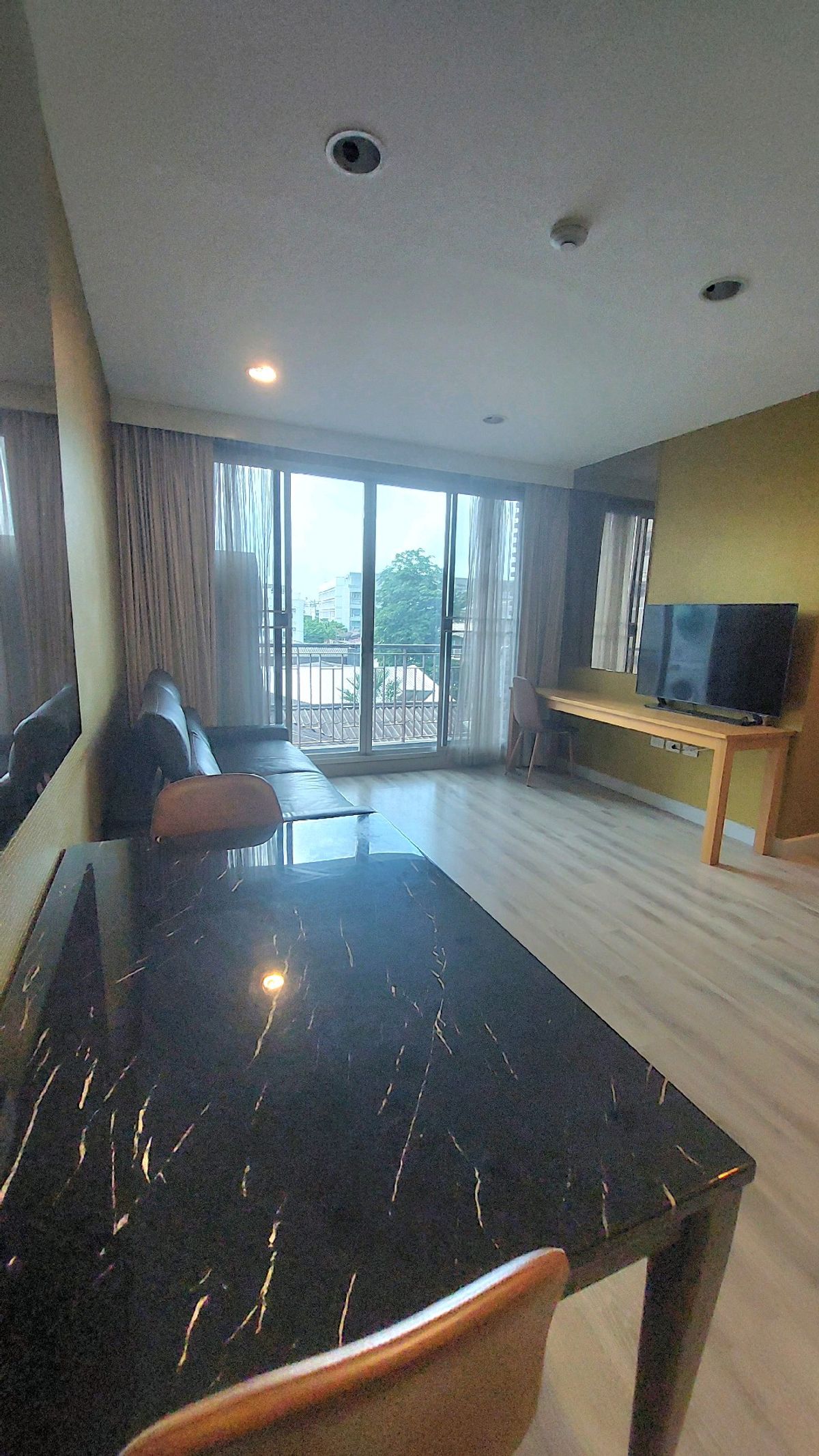 For RentCondoSathorn, Narathiwat : 2-bedroom condo for rent, 2 bathrooms, closed kitchen at Centric Sathorn-ST.LOUIS BTS St. Louis Low Rise Bldg. The room is ready.