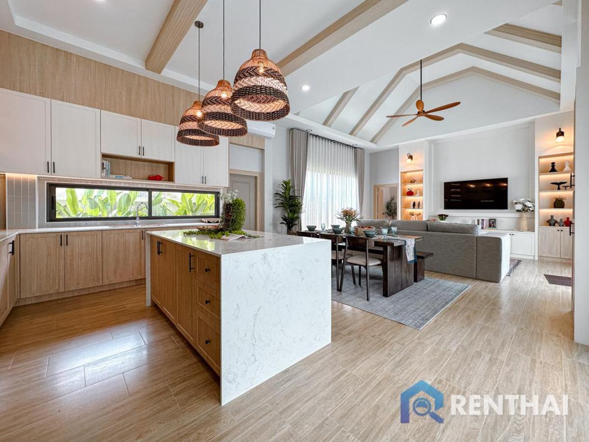 For SaleHousePattaya, Bangsaen, Chonburi : Stunning 3-Bedroom Pattaya Home