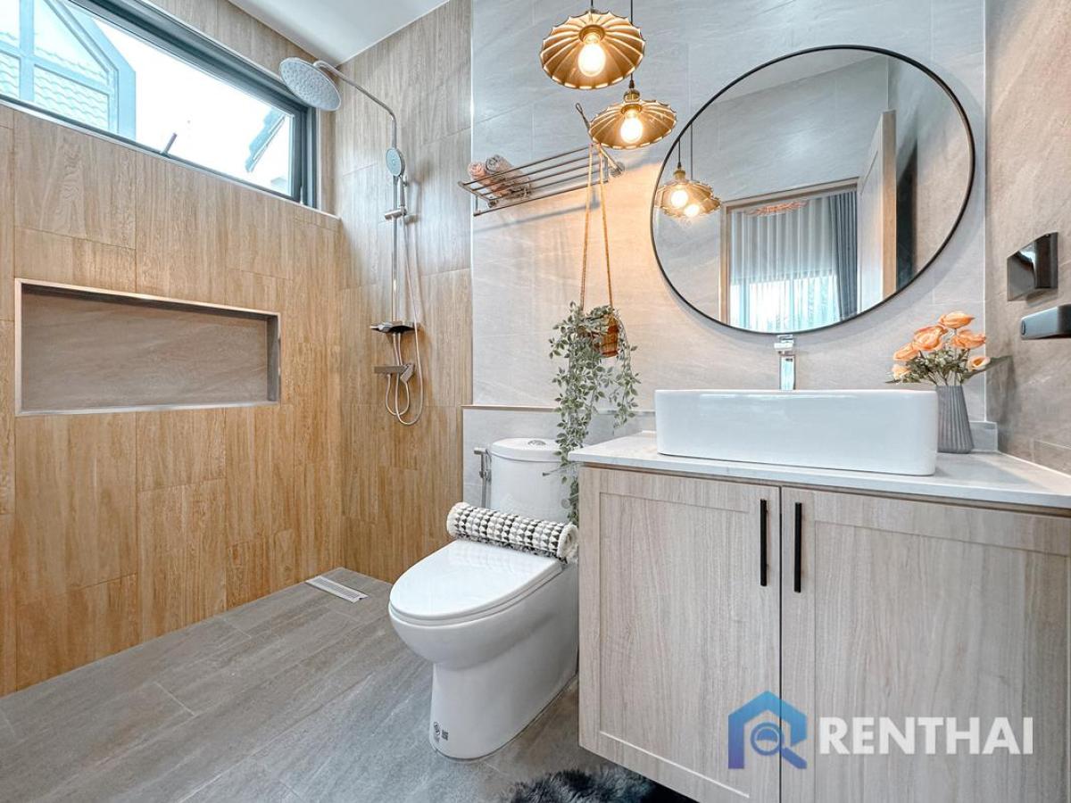 For SaleHousePattaya, Bangsaen, Chonburi : Stunning 3-Bedroom Pattaya Home