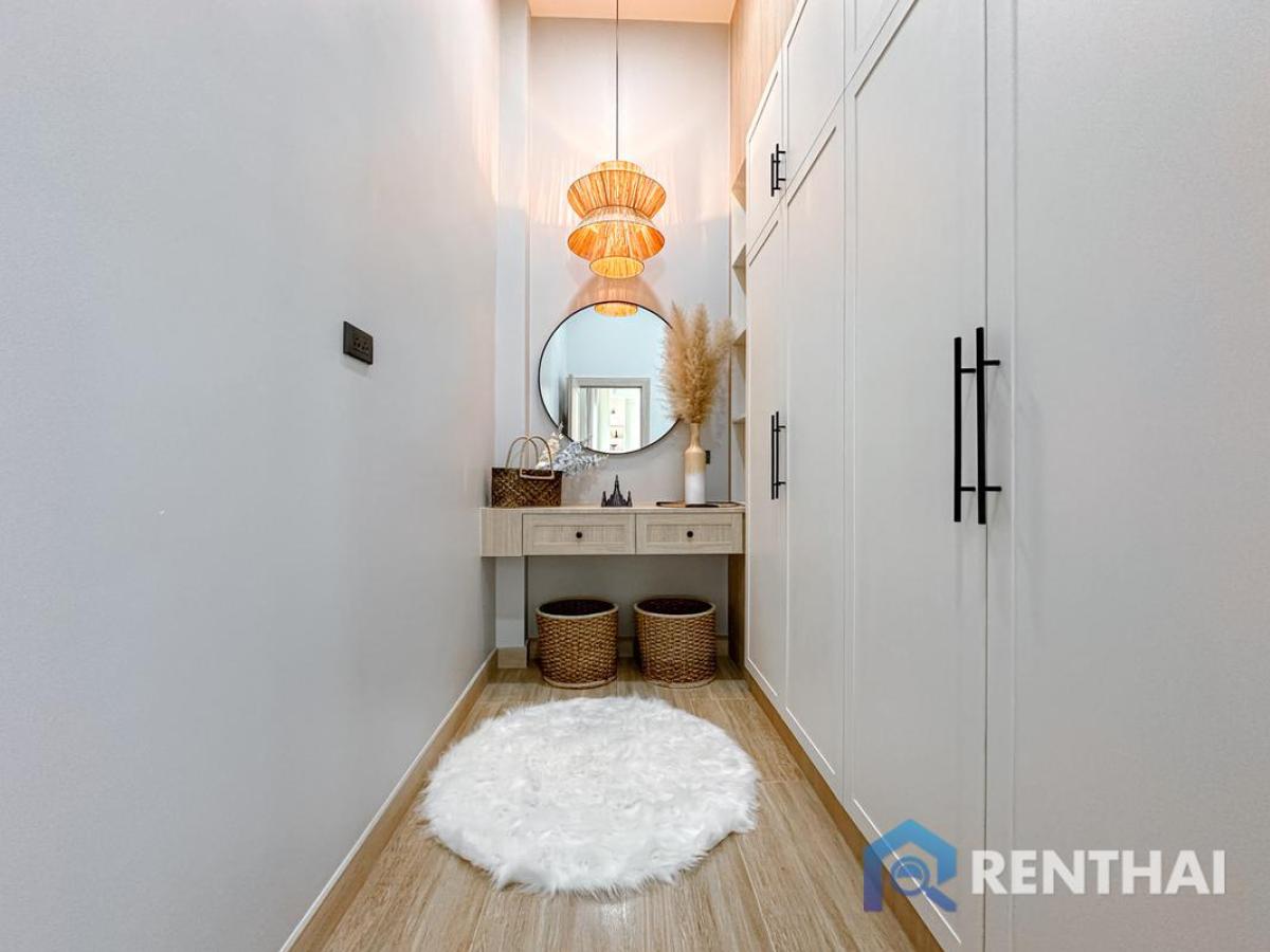 For SaleHousePattaya, Bangsaen, Chonburi : Stunning 3-Bedroom Pattaya Home