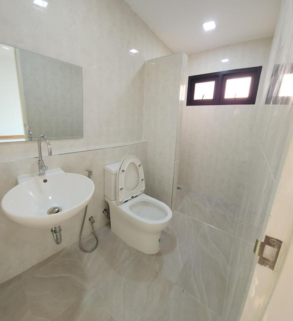 ให้เช่าอาคารพาณิชย์พัฒนาการ ศรีนครินทร์ : 03/04/2026, ให้เช่าทาวน์โฮมใหญ่ H-Cape Biz Sector อ่อนนุช 295 ตรม. 
ทำเลดี พร้อมพื้นที่กว้าง 31.3 ตร.ว. เช่าเพียง 75,000 บาท/เดือน 0642748883