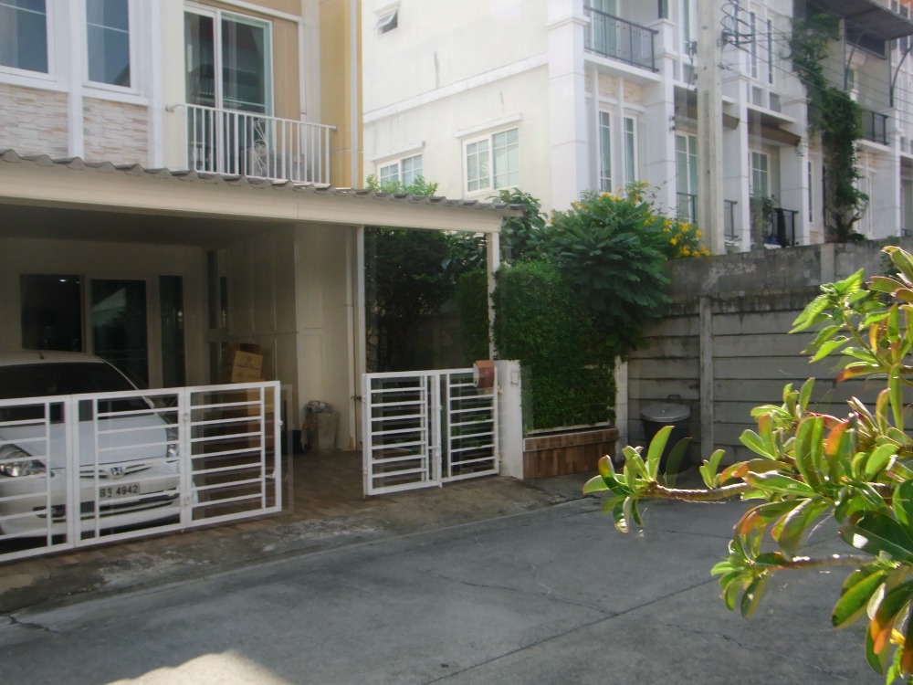For SaleTownhomeRama5, Ratchapruek, Bangkruai : 2-storey townhouse, Golden Town Village, Pinklao-Charansanitwong 2, 2 parking spaces, good condition