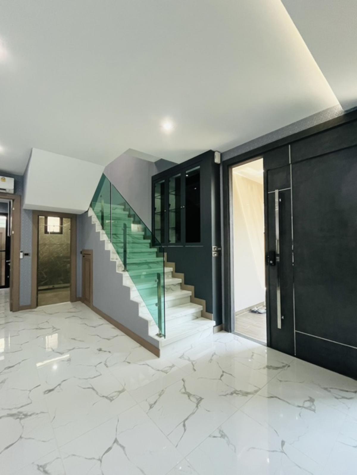 For SaleHousePattaya, Bangsaen, Chonburi : Machaner Van, Pattaya, Madcha Nirvana, new house, Built in+Solar Cell, nearly 2 million, more beautiful than angels.