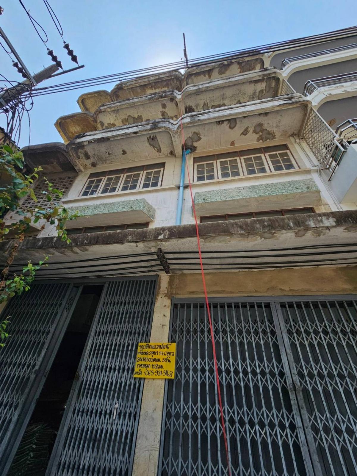 For SaleShop HouseEakachai, Bang Bon : Urgent sale ✅️ Selling a shophouse on Ekamai 10, good location, cheap price, negotiable price