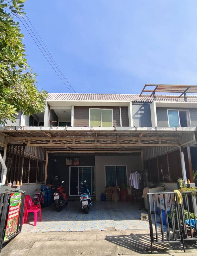 ขายทาวน์โฮมปทุมธานี รังสิต ธรรมศาสตร์ : ขาย! ทาวน์เฮาส์ มบ. เดอะคัลเลอร์ รังสิต-คลองสี่ อยู่ต้นโครงการ เข้าออกสะดวก