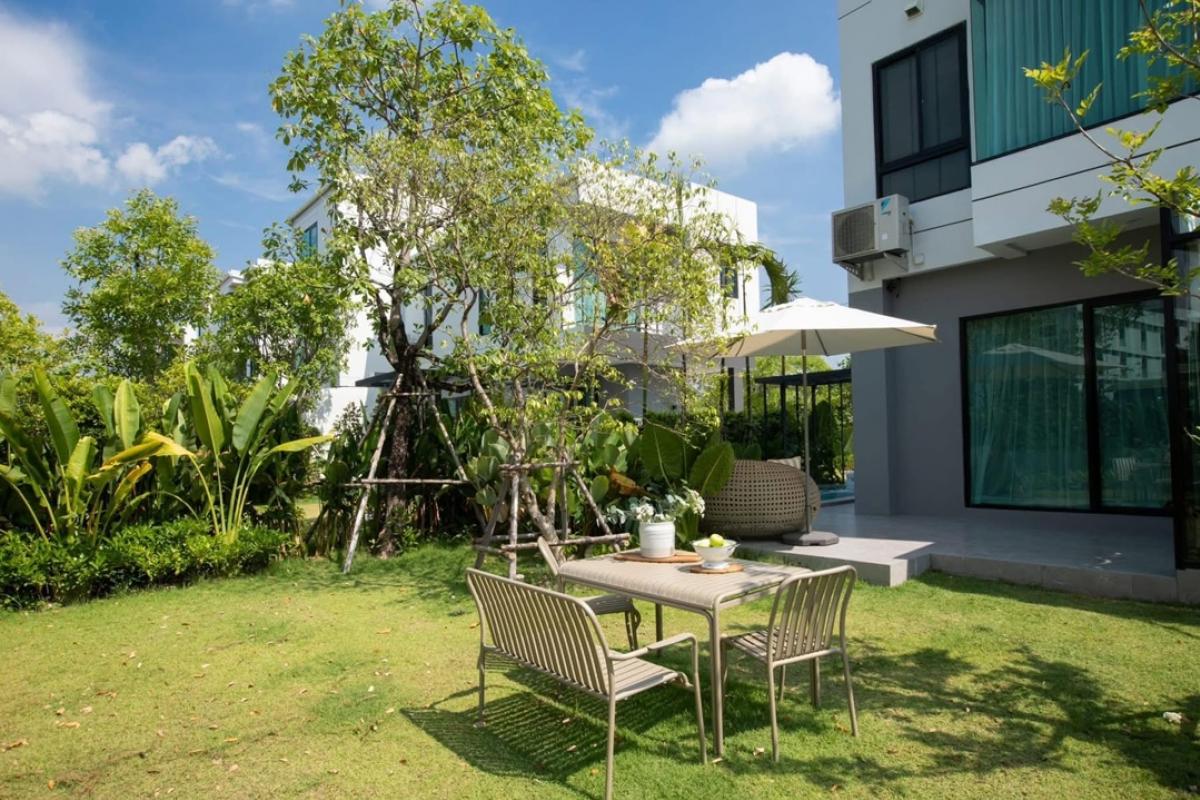 ให้เช่าบ้านลาดกระบัง สุวรรณภูมิ : 📢👇 Pool villa, 3-story at Altitude Forest Onnut-Latkrabang, nice modern decoration or able to rent as unfurnished