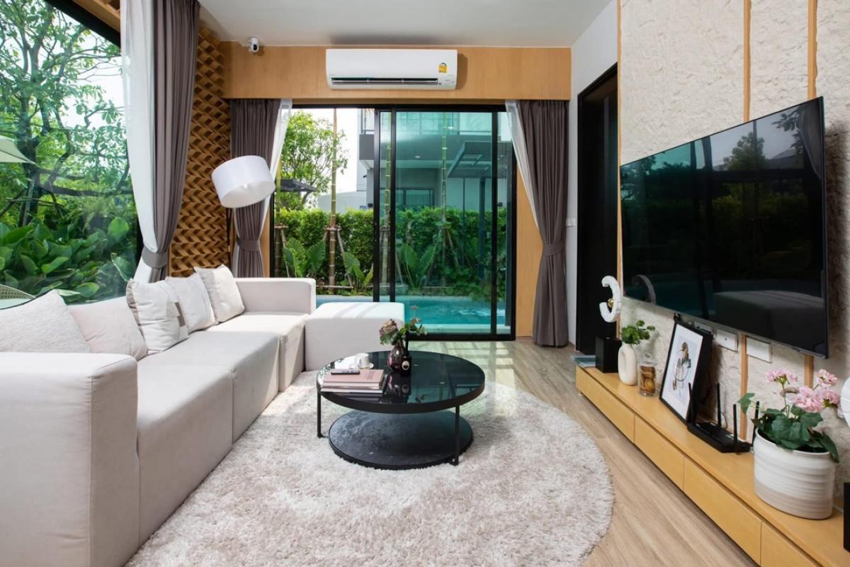 ให้เช่าบ้านลาดกระบัง สุวรรณภูมิ : 📢👇 Pool villa, 3-story at Altitude Forest Onnut-Latkrabang, nice modern decoration or able to rent as unfurnished